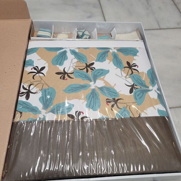 Leeza Gibbons Legacies Complete Scrapbook Kit Of 130 Pages Whimsical Teal - Picture 9 of 13